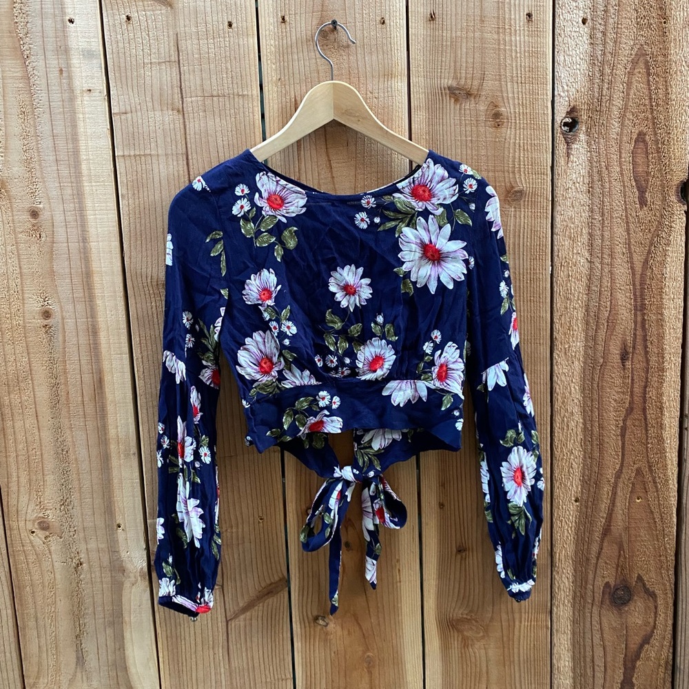 Daisy floral long sleeve crop top